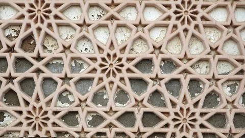 Relief Pattern Old Weathered Cracked Whitewashed Wall. Architecture Decorat.. 스톡 사진