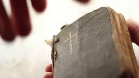 Religious Book Reading Vídeo Stock 73827814