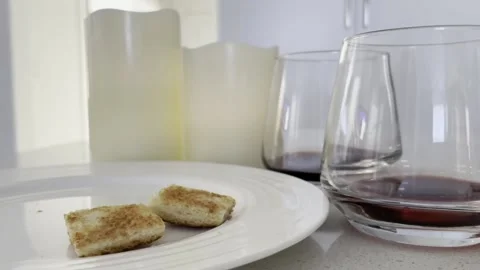 Religious elements to remember the Eucarist, a sacred ordinance practiced Stockbeeldmateriaal 149541280