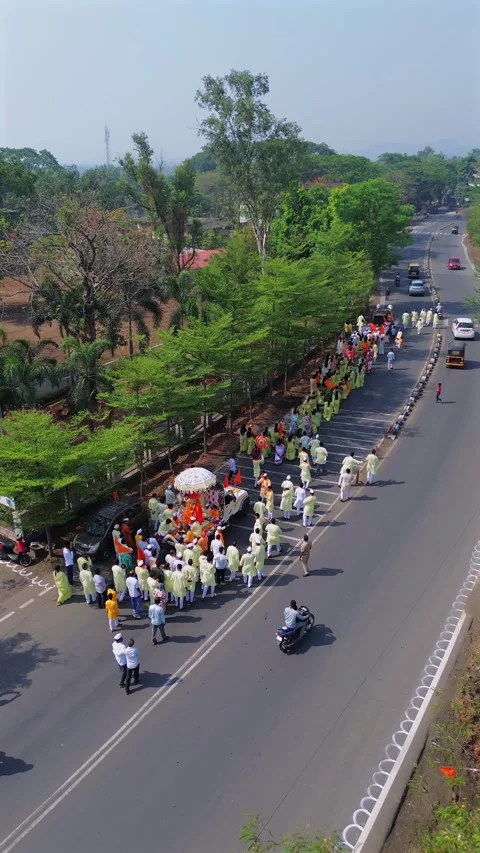 Religious Procession at Shri Swami Samarth Temple, Khopoli Vídeos de archivo 339542635