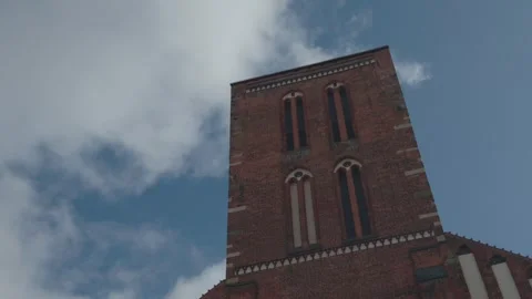 The remaining 80 meter red brick tower of St. Mary’s Church Vídeo Stock 335242299