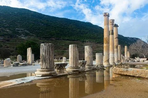 Remaining elements of State Agora columns in Ephesus, Turkey Foto stock