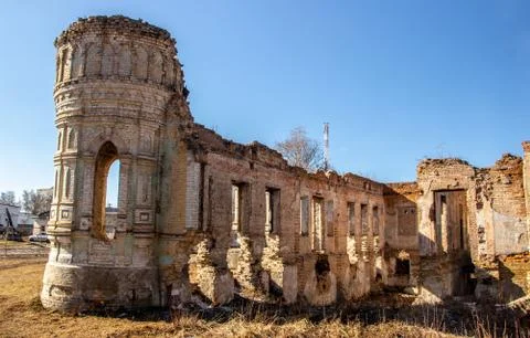 Remains of the structure and elements of architecture Ruin of Osten-Saken man Foto stock