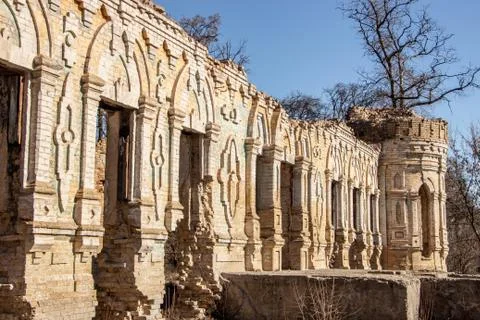 Remains of the structure and elements of architecture Ruin of Osten-Saken man Foto stock