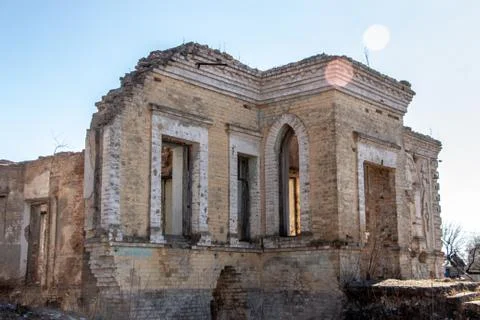 Remains of the structure and elements of architecture Ruin of Osten-Saken man Foto stock