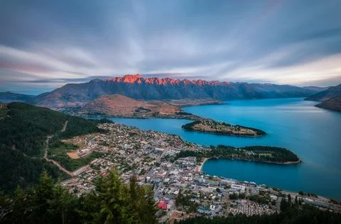 The Remarkables Mountain burning with a red light at sunset in Queenstown Stock Photos