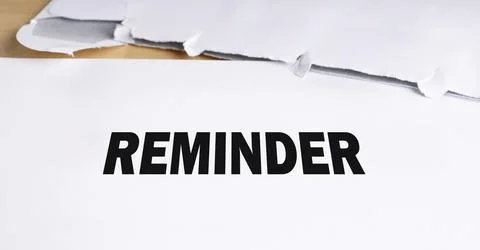 Reminder letter opened on desk 库存照片