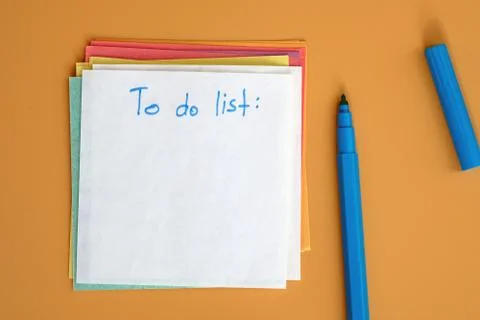 Reminder sticky note and blue felt-tip pen, inscription to do list. Stock Photos