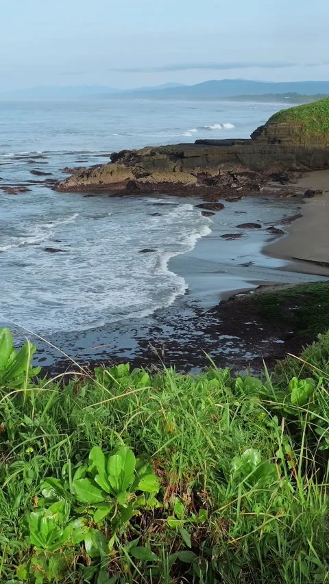 Remote Bali Shoreline With Rugged Cliffs And Vibrant Tide Pools Видео 335172179