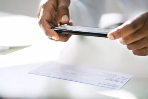 Remote Check Deposit 스톡 사진