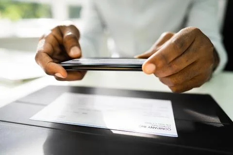 Remote Check Deposit 스톡 사진