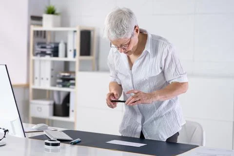 Remote Check Deposit 스톡 사진