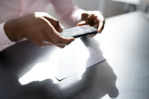 Remote Check Deposit 스톡 사진