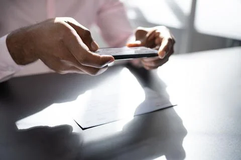 Remote Check Deposit 스톡 사진