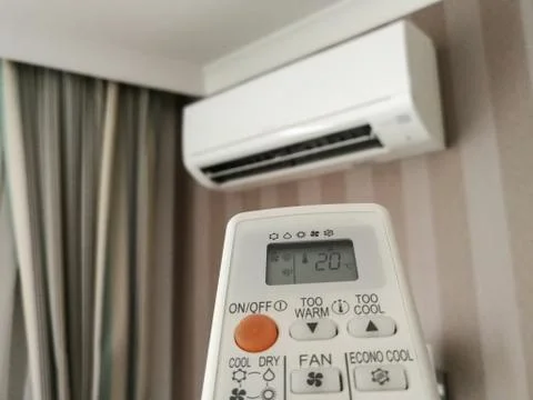 Remote control pointing at air conditioner Foto stock