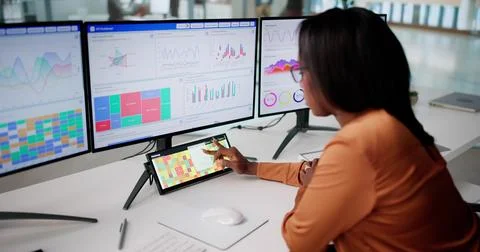 Remote Data Analyst Optimizing Efficiency With Heatmap Software At Office Stock Photos