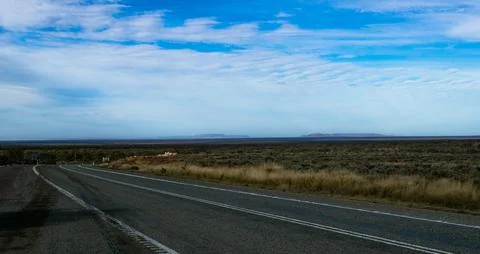 Remote Highway to Distant Ranges Foto stock