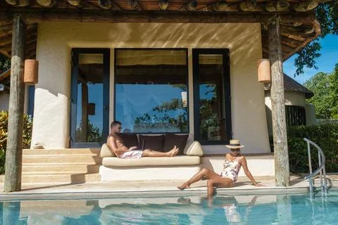 Remote online working digital nomad men and women and laptop sitting at a ... 库存照片