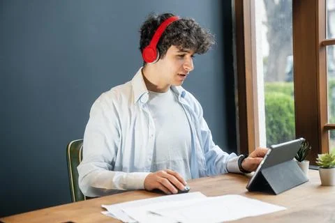 Remote Professional Working with Tablet in Modern Hybrid Workplace Fotos de archivo