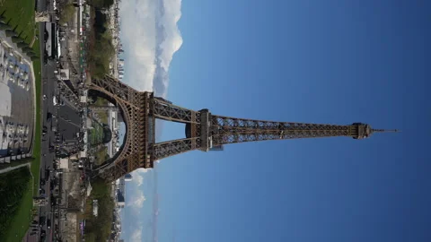 Remote vertical shot of Eiffel Tower on background blue sky on sunny day. Iconic Vídeos de archivo 243678248