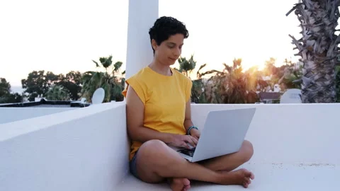 Remote work female 動画素材 137626379