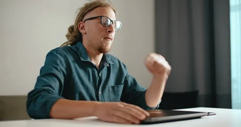 Remote Work on Laptop Видео 109008107