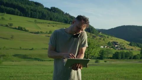 Remote Work in Nature 库存影片 339033912