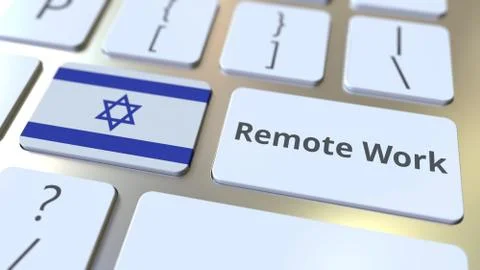 Remote Work text and flag of Israel on the computer keyboard. Telecommuting or Illustrazione stock