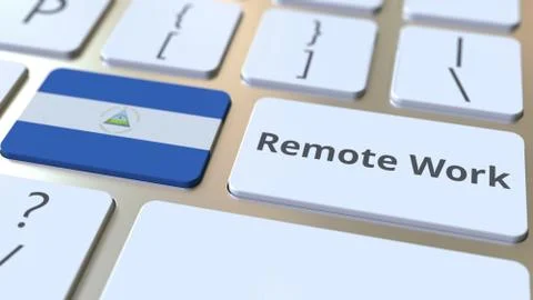 Remote Work text and flag of Nicaragua on the computer keyboard. Telecommuting Illustrazione stock