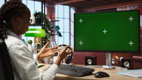 Remote worker doing tasks on chroma key computer, typing information Foto stock