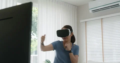 Remotely workout at home fun experience in VR sport app city life. 스톡 동영상 160582052