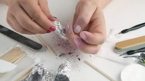 Removal of old gel Polish.With the help of nail files. Stock-Footage 137265697