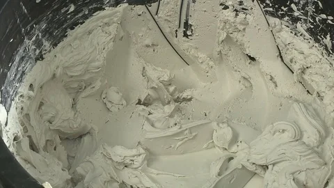 Remove putty from bucket 動画素材 72704934