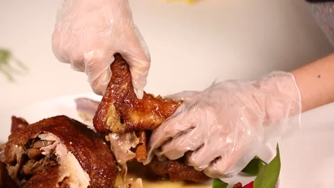 Remove the roast chicken (2) Stock Footage 202159139