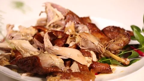 Remove the roast chicken (5) Stock Footage 202159091