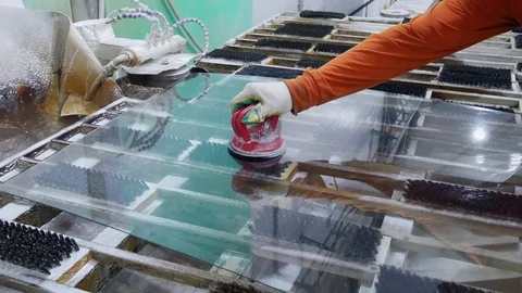 Remove sharp edges on the glass.Grinding,milling and chamfering. Vídeos de archivo 122127788
