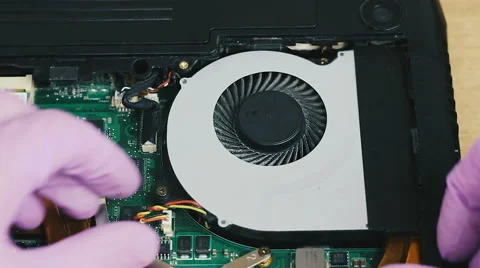 Removing and installing cooling FAN in the laptop Vídeo Stock 66360420
