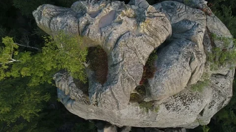 Removing the camera perpendicular to the Dovbush rock. Stock-Footage 139372870