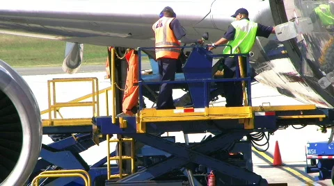 Removing Cargo 库存影片 268495