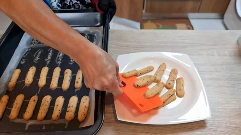 Removing cookies from baking pan Stock Footage 195991295