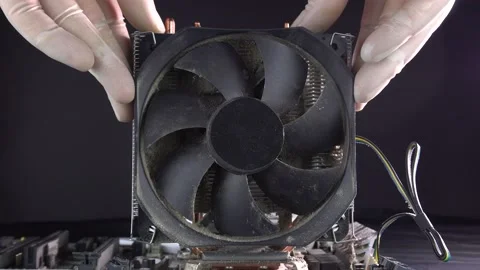 Removing the cooler from a dirty processor heatsink. Dust pollution. Cleaning 스톡 동영상 133927818