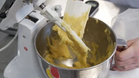 Removing dough stuck on blender Stock-Footage 307339954