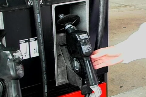Removing the Handle at a Gasoline Pump Видео 592787