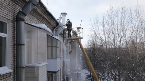 Removing ice dams Video stock 60597144