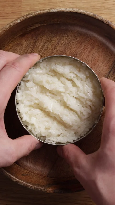 Removing Metal Ring From Sticky Rice On Plate Vertical Top View Видео 335081589