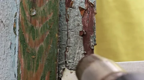Removing old coats of paint using a heat gun Vídeo Stock 63688243