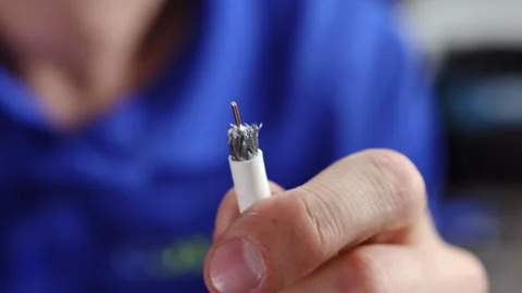 Removing the outer jacket and shielding layers of a coaxial cable Stockbeeldmateriaal 312358568