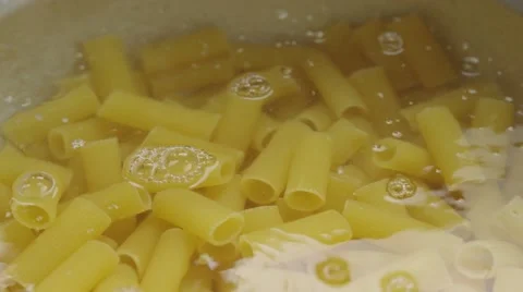 Removing pot with the pasta from the fire Video stock 61828498