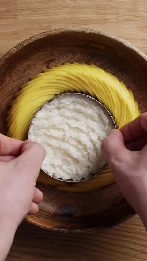 Removing Ring Mold From Sticky Rice Dessert Vertical Top View Видео 335774821