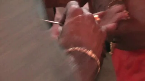 Removing screws from vertical support of Kavadi Thaipusam Festival SINGAPORE Vídeo Stock 328634